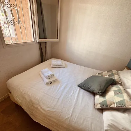 T2 Avec Piscine, Parking, Proche Des Plages Apartman *