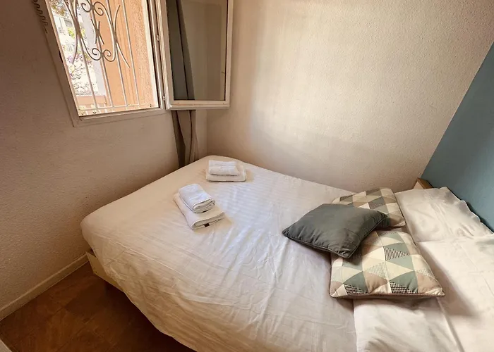 T2 Avec Piscine, Parking, Proche Des Plages Apartman *